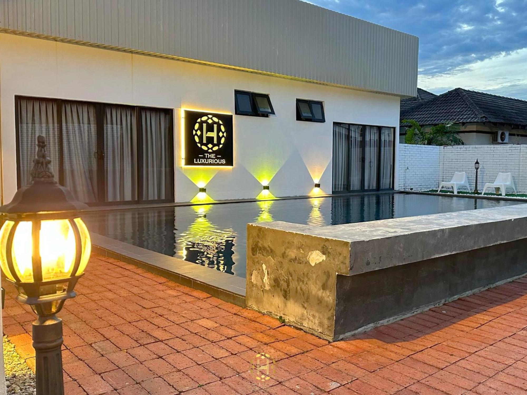 アロー・ガジャ The Luxurious 1256, A Famosa Melakaヴィラ エクステリア 写真